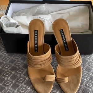 NWOT Veronica Beard heel 38